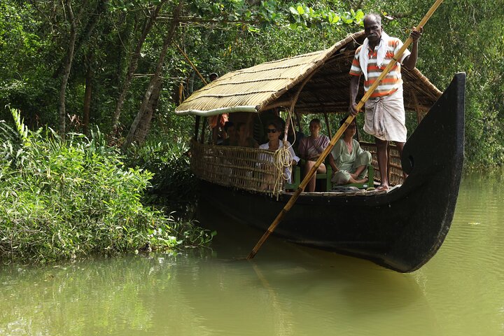 Crucero de día completo en bote en bote por Backwater Village