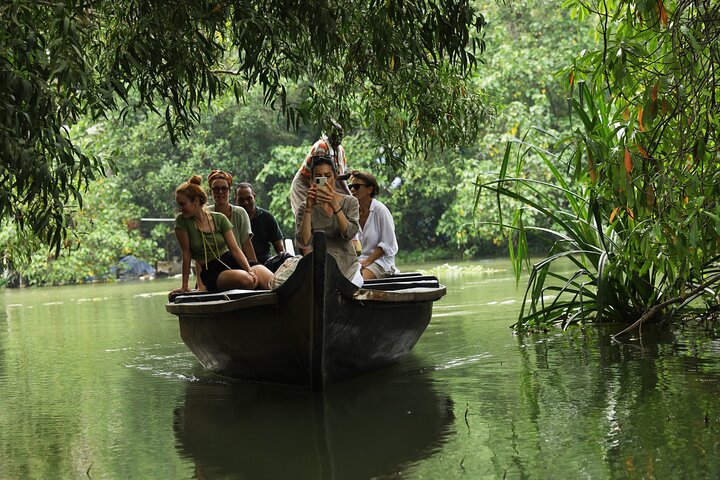 Crucero de día completo en bote en bote por Backwater Village