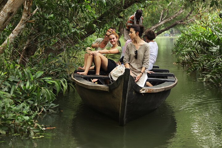 Crucero de día completo en bote en bote por Backwater Village