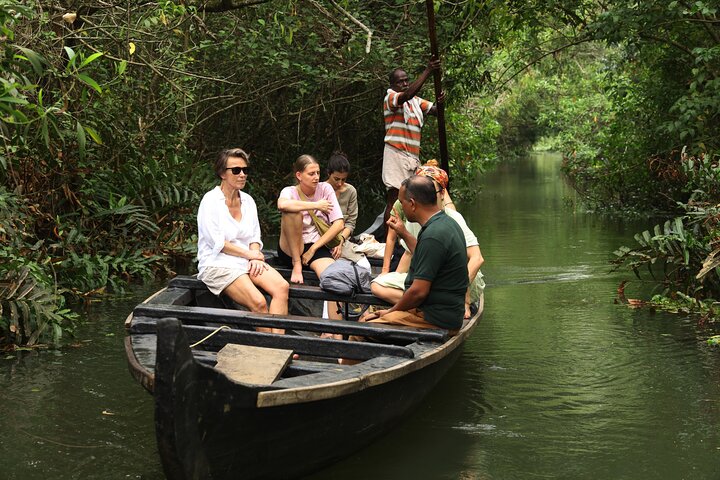 Crucero de día completo en bote en bote por Backwater Village