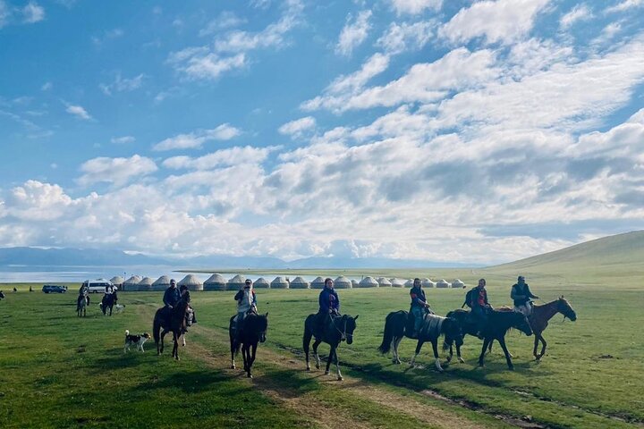 Aventure toute l'année : randonnée à cheval de 3 jours jusqu'au lac Song Kul