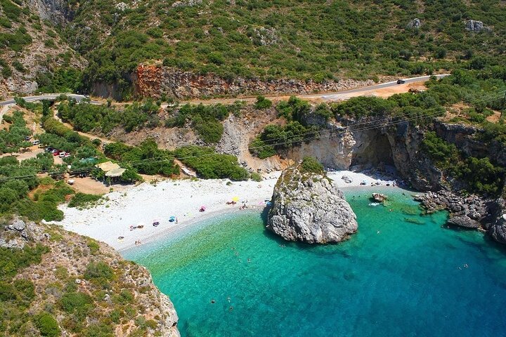 Cruzeiro de iate privado de meio dia em Messinia (Kardamyli, Foneas)