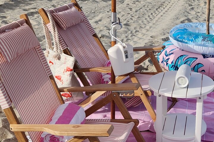 Giornata a West Palm Beach: ombrellone, sedie, Yeti, altoparlante JBL, asciugamani+