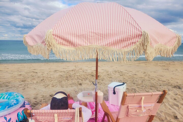 Giornata a West Palm Beach: ombrellone, sedie, Yeti, altoparlante JBL, asciugamani+