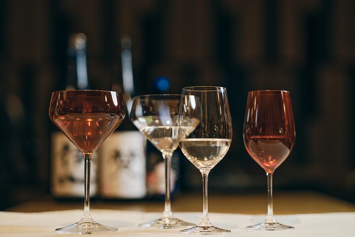 Opplev å smake Fukui's lokale Sake i lakkert glass
