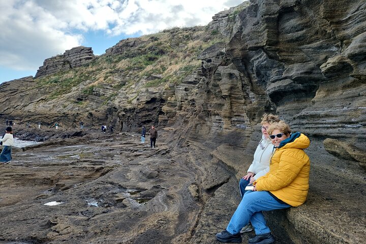 Passeio privado de um dia a leste, sul e oeste de todas as áreas da ilha de Jeju