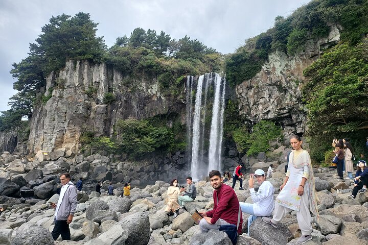 Passeio privado de um dia a leste, sul e oeste de todas as áreas da ilha de Jeju