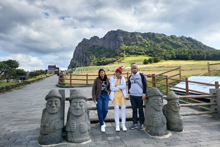 Passeio privado de um dia a leste, sul e oeste de todas as áreas da ilha de Jeju
