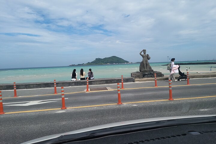 Passeio privado de um dia a leste, sul e oeste de todas as áreas da ilha de Jeju