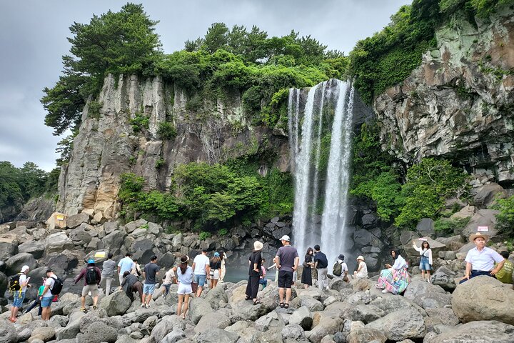 Passeio privado de um dia a leste, sul e oeste de todas as áreas da ilha de Jeju