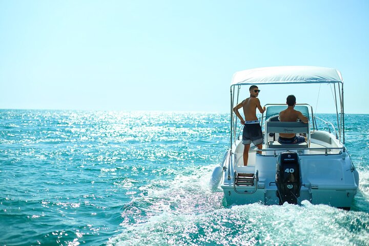 Alquiler barco 40hp equipado en Vieste sin licencia durante 4 horas