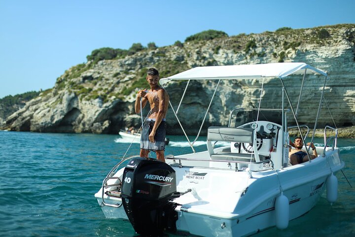 Alquiler barco 40hp equipado en Vieste sin licencia durante 4 horas