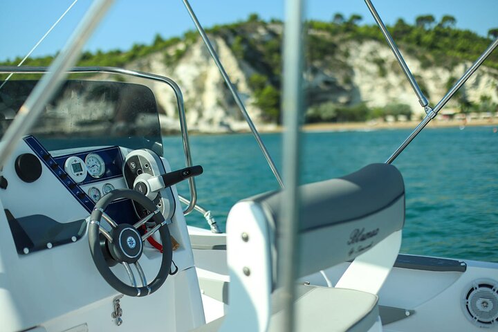 Alquiler barco 40hp equipado en Vieste sin licencia durante 4 horas