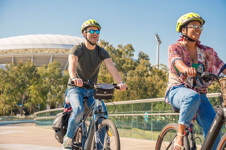 Tour panoramico in bici elettrica di Adelaide e degustazione di vini