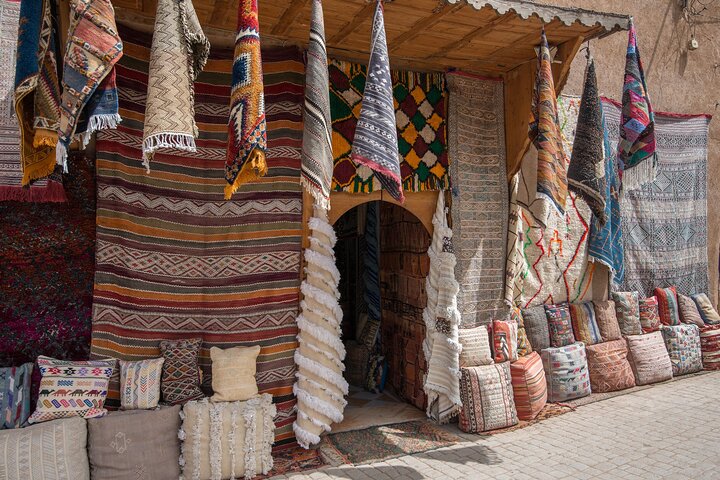 Marrakech : Bahia Palace, Saadian Tombes, Souk & Medina Begeleide Tour