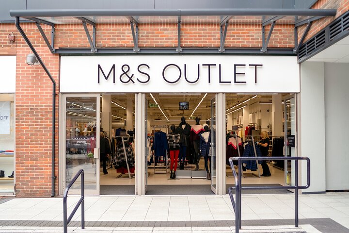 Tour privado de compras desde la ciudad de Sheffield hasta Outlet East Midlands