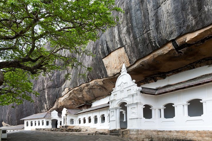 Excursion privée d'une journée à Sigiriya et Dambulla en Tuk-Tuk ou en voiture