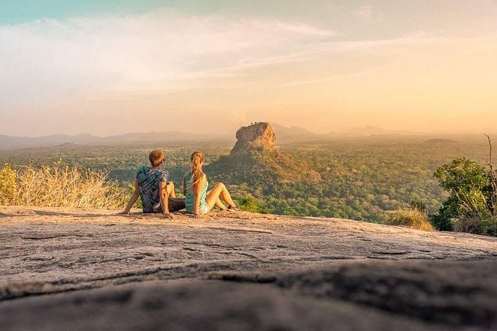 Excursion privée d'une journée à Sigiriya et Dambulla en Tuk-Tuk ou en voiture
