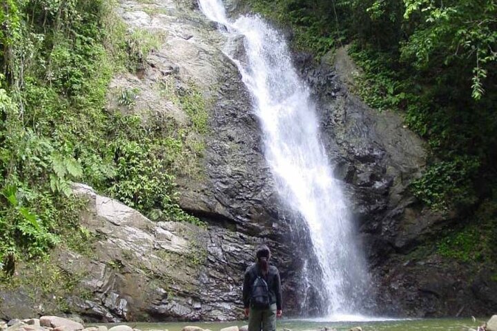 Fiji Adventure: Tour combinado de senderismo en cascada y dunas de Biausevu