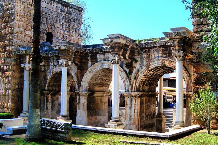 Antalya : Vieille ville, cascades en bateau et téléphérique