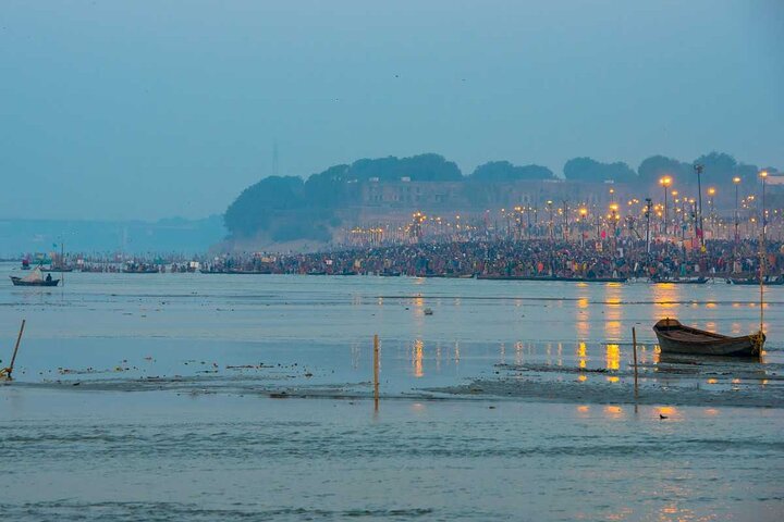 Tour di un giorno a Prayagraj (Triveni Sangam) da Varanasi