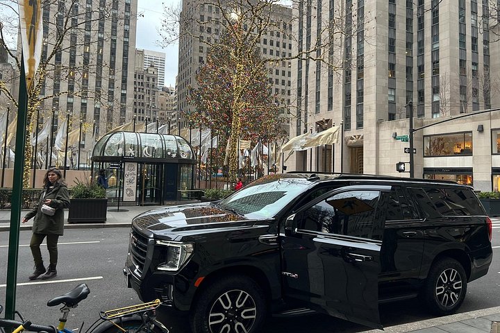 Zwarte SUV-overdracht van of naar JFK, LGA, EWR - alle kosten inbegrepen