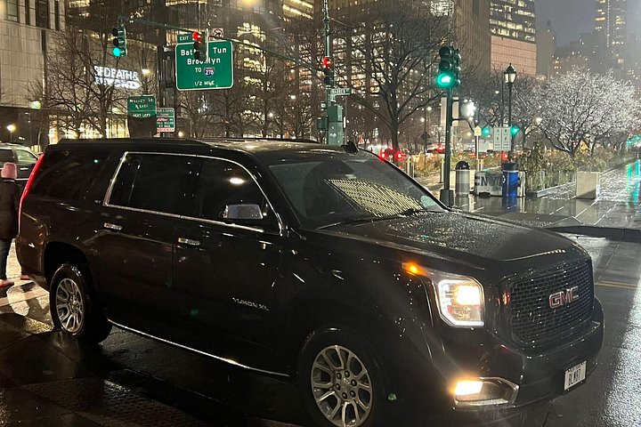 Zwarte SUV-overdracht van of naar JFK, LGA, EWR - alle kosten inbegrepen