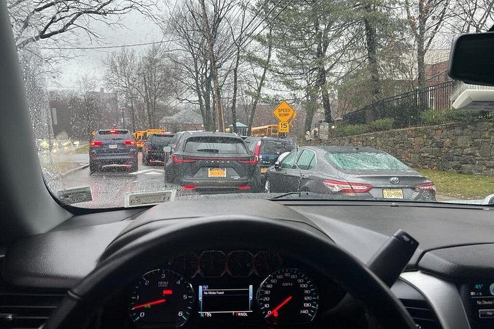 Zwarte SUV-overdracht van of naar JFK, LGA, EWR - alle kosten inbegrepen
