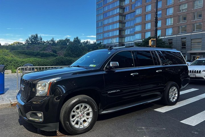 Zwarte SUV-overdracht van of naar JFK, LGA, EWR - alle kosten inbegrepen