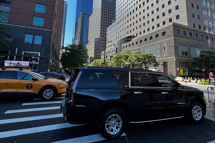 Zwarte SUV-overdracht van of naar JFK, LGA, EWR - alle kosten inbegrepen