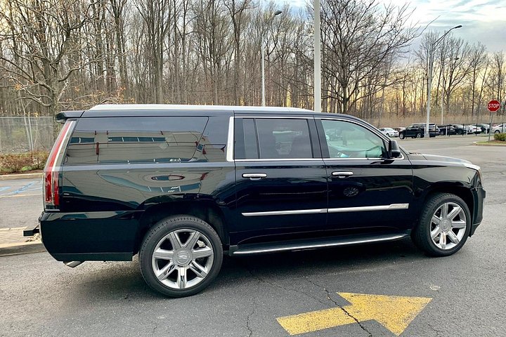 Zwarte SUV-overdracht van of naar JFK, LGA, EWR - alle kosten inbegrepen