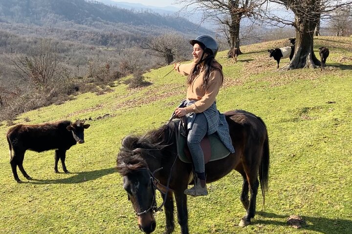 Escursione a cavallo privata alle sorgenti termali naturali in Azerbaigian