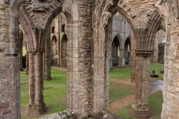 De Cardiff: 3 castelos incríveis, Abadia de Tintern e Caerleon romano