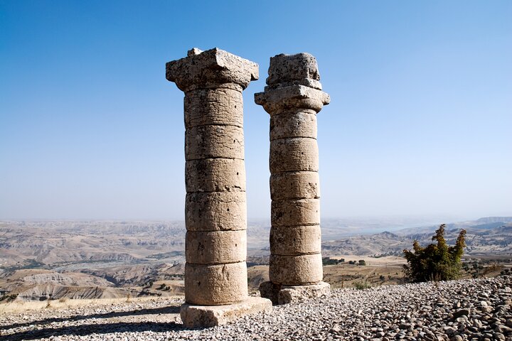 Tour VIP privato di un'intera giornata a Karakus Cendere Arsemia e sul Monte Nemrut
