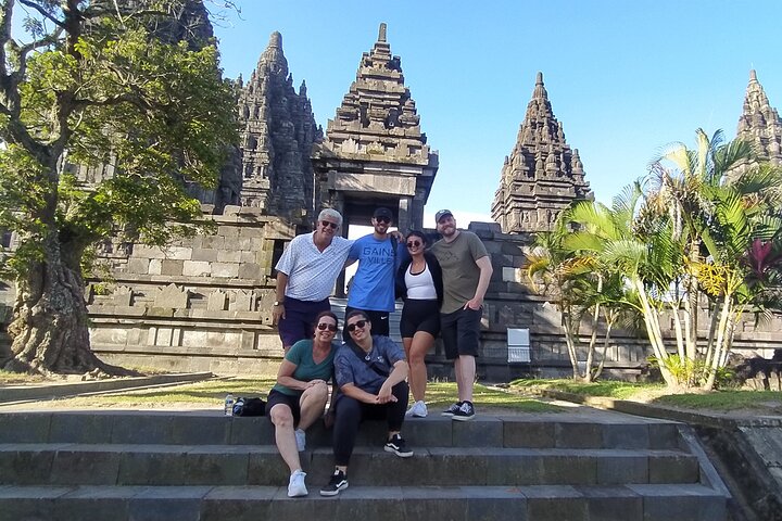 Subida a la cima del templo de Borobudur y templo de Prambanan: tour de 1 día