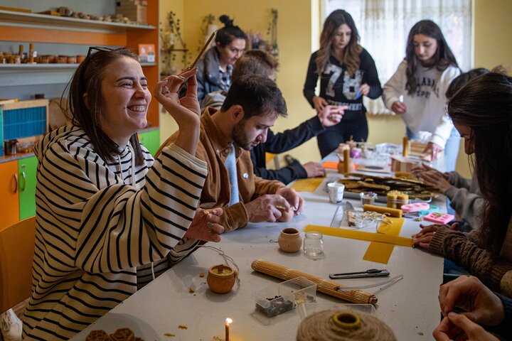 Visite privée d'une ferme de miel et fabrication de bougies en cire d'abeille à Spitak