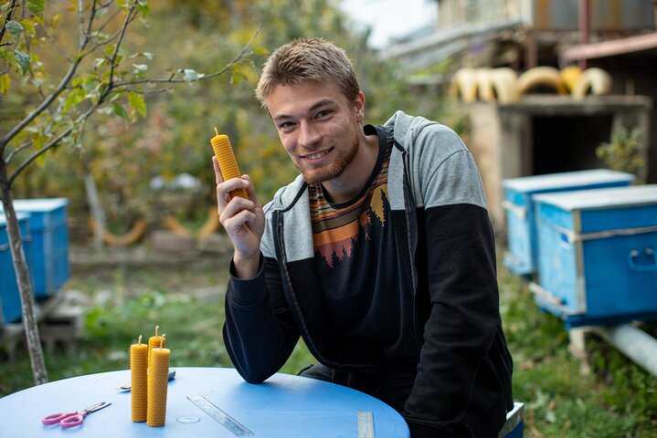 Visite privée d'une ferme de miel et fabrication de bougies en cire d'abeille à Spitak