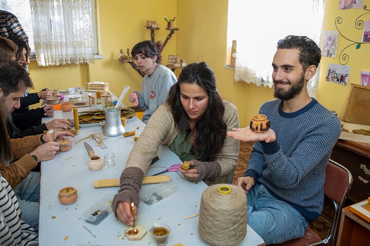 Visite privée d'une ferme de miel et fabrication de bougies en cire d'abeille à Spitak