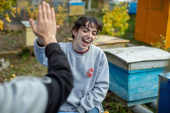 Visite privée d'une ferme de miel et fabrication de bougies en cire d'abeille à Spitak