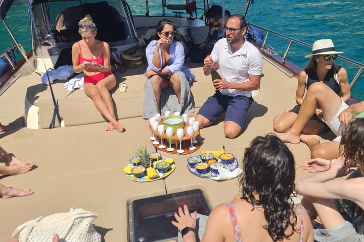 Positano & Amalfikusten Dagstur med båt i liten grupp från Sorrento