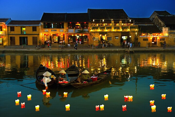 Basket Boat Tour, Hoi An-stad, boottocht en lantaarnuitgave