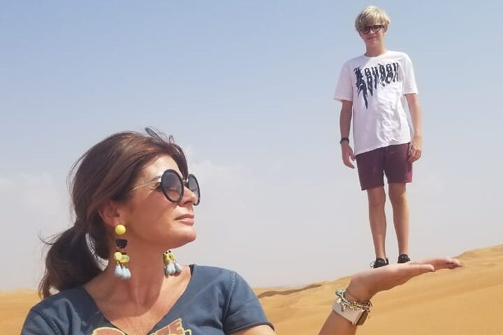 Dubai Vormittag 4 Stunden Safari Sharing Jeep Sand Boarding & Camle Ride