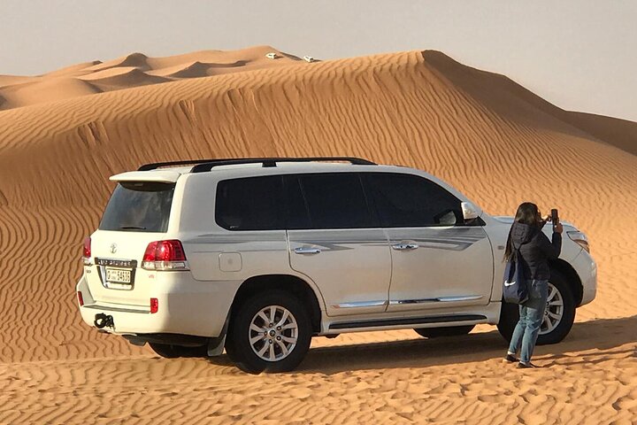 Dubai Vormittag 4 Stunden Safari Sharing Jeep Sand Boarding & Camle Ride