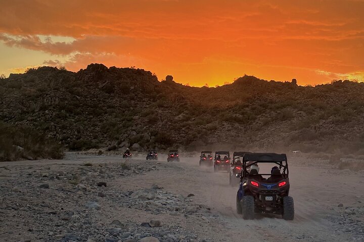Tour guidé en ATV ou UTV au coucher du soleil pour 2 personnes hors route à Scottsdale