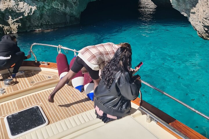 Capri Blue Grotto lille gruppe båd dagstur fra Sorrento