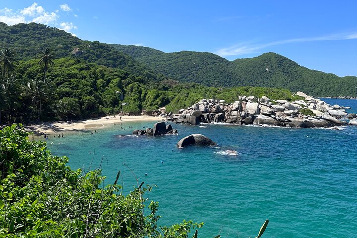 Privat Tayrona Hike till Cabo San Juan : Tvåspråkig Guide + Transport