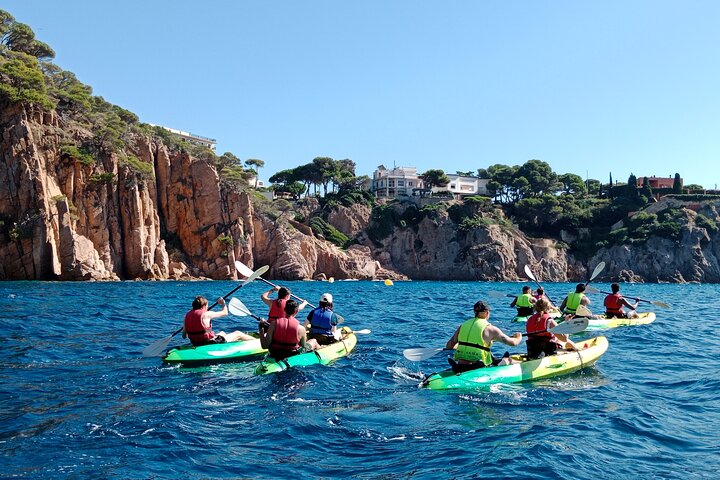 Kajak- und Schnorcheltour an der Costa Brava. Sant Feliu de Guíxols