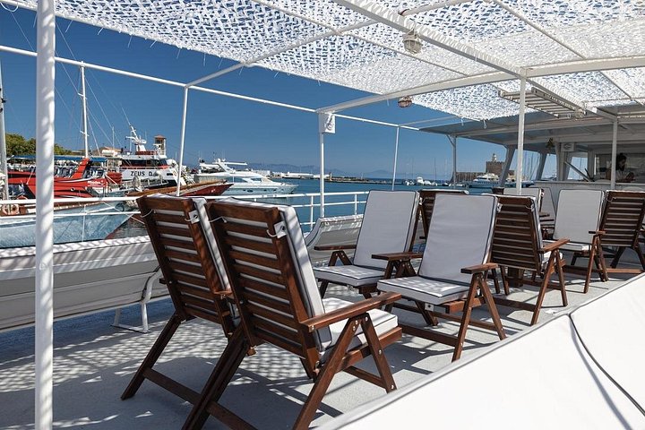 Rhodes Bay to Bay Swim Cruise - Buffet Grego com vinho incluído