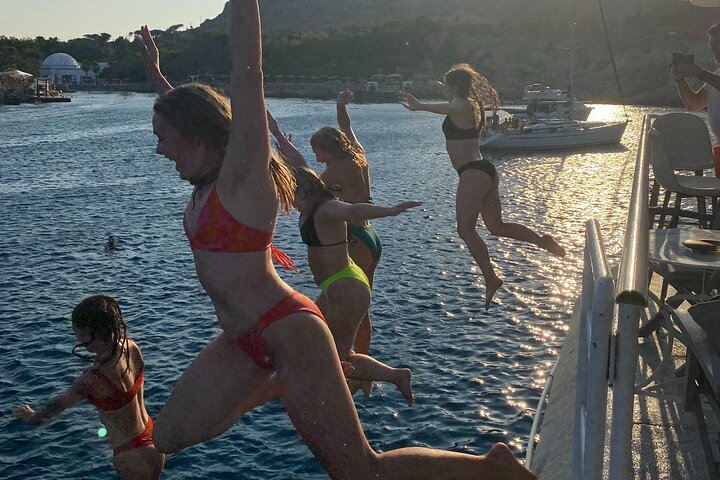 Rhodes Bay to Bay Swim Cruise - Buffet Grego com vinho incluído