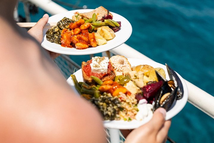Rhodes Bay to Bay Swim Cruise - Buffet Grego com vinho incluído